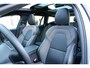 Volvo V60 T6 Plug-in hybrid AWD Plus Dark Panoramadak | Verwarmbare Voorstoelen en Stuurwiel | Semi-Elektrische Trekhaak | Verwarmbare Voorruit | Premium Audio by Harman Kardon | Adaptieve Cruise Control | Park Assist