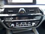 BMW 5-Serie Touring 530D LCI M-Pakket CARPLAY|TREKHAAK|CAMERA|LED KOPLAMPEN|M SPORT INTERIEUR|SFEERVERLICHTING|STOELVERWARMING