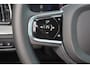 Volvo XC60 T6 Recharge AWD Plus Dark - LONG RANGE - Panorama/schuifdak - IntelliSafe Assist & Surround - 360º Camera - Harman/Kardon audio - Adaptieve LED koplampen - Verwarmde voorstoelen, stuur & achterbank - Parkeersensoren voor & achter - Elektr. bedienb. voorstoelen met geheugen - Draadloze tel. lader - Elektr. inklapbare trekhaak - 21' LMV