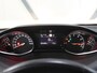 Peugeot 308 130PK Premium | AppleCarPlay/AndroidAuto | Glazendak | Navigatie | Cruise Control | Armsteun | Climate Control | Camera | Privacy Glass | Isofix |