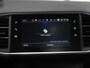 Peugeot 308 130PK Premium | AppleCarPlay/AndroidAuto | Glazendak | Navigatie | Cruise Control | Armsteun | Climate Control | Camera | Privacy Glass | Isofix |
