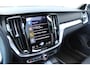 Volvo V60 2.0-250pk T5 Momentum AUTOMAAT ! Fijne comfortabele, luxe en degelijke wagen ! Autm. airco dual, panodak en achterklep elektrisch, wegklapbare trekhaak, LM wielen, metallic lak, navigatie, telefoonvoorb., lederen int., parkeersensoren v+a,  LED verl. etc.