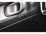 Volvo XC40 2.0 B4 Plus Dark | Adapt Cruise | BLIS | Stoel+Stuurverwarm | Keyless | Elektr. Stoelen | Memory | Trekhaak | Camera | Harman/Kardon