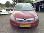 Opel Zafira 1.8 Executive op de motorkap diverse plekken van lakschade zie foto !!!