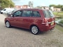 Opel Zafira 1.8 Executive op de motorkap diverse plekken van lakschade zie foto !!!