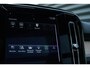 Volvo XC40 T2 Automaat Business Pro | Trekhaak | Dealeronderhouden | Panoramadak | Stoelverwarming | BLIS | Parkeercamera | Parkeersensoren voor + achter | 19" Lichtmetalen velgen | Adaptive cruise control | Navigatie