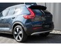Volvo XC40 T2 Automaat Business Pro | Trekhaak | Dealeronderhouden | Panoramadak | Stoelverwarming | BLIS | Parkeercamera | Parkeersensoren voor + achter | 19" Lichtmetalen velgen | Adaptive cruise control | Navigatie