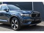 Volvo XC40 T2 Automaat Business Pro | Trekhaak | Dealeronderhouden | Panoramadak | Stoelverwarming | BLIS | Parkeercamera | Parkeersensoren voor + achter | 19" Lichtmetalen velgen | Adaptive cruise control | Navigatie