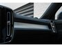 Volvo XC40 T2 Automaat Business Pro | Trekhaak | Dealeronderhouden | Panoramadak | Stoelverwarming | BLIS | Parkeercamera | Parkeersensoren voor + achter | 19" Lichtmetalen velgen | Adaptive cruise control | Navigatie