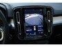 Volvo XC40 T2 Automaat Business Pro | Trekhaak | Dealeronderhouden | Panoramadak | Stoelverwarming | BLIS | Parkeercamera | Parkeersensoren voor + achter | 19" Lichtmetalen velgen | Adaptive cruise control | Navigatie
