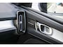 Volvo XC40 2.0 B4 Plus Dark | Trekhaak | 19"| Adaptieve cruise control | Elektrisch verstelbare bestuurderstoel | Blis | Stoel/stuurverwarming |