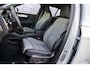 Volvo XC40 2.0 B4 Plus Dark | Trekhaak | 19"| Adaptieve cruise control | Elektrisch verstelbare bestuurderstoel | Blis | Stoel/stuurverwarming |