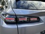 Peugeot 308 SW 1.2 Hybrid 145 PK Automaat Allure hybride Automaat | Navigatie | Climate Control | Adaptieve Cruise Control | Camera | Parkeersensoren | LED Verlichting | 17 Inch Lichtmetalen Velgen | Apple Carplay & Android Auto Draadloos | Zeer Ruime Stationwagen |