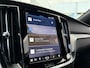 Volvo V60 T6 Plug-in hybrid AWD Plus Dark | Harman Kardon Audio | Trekhaak | Stoel- / Stuurverwarming Voor + Achter | 360 Camera | Adaptive Cruise | Long Range | Google | Carplay | Dodehoekdetectie