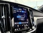 Volvo V60 T6 Plug-in hybrid AWD Plus Dark | Harman Kardon Audio | Trekhaak | Stoel- / Stuurverwarming Voor + Achter | 360 Camera | Adaptive Cruise | Long Range | Google | Carplay | Dodehoekdetectie
