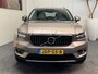 Volvo XC40 1.5 T4 RECHARGE INSCRIPTION AUTOMAAT LEDER NAVIGATIE STOEL EN STUUR VERWARMING CRUISE CONTROL APPLE CARPLAY/ANDROID RIJSTROOKSENSOREN  ACHTERUITRIJCAMERA UITKLAPBARE TREKHAAK ZEER MOOI !! Brgl