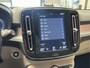 Volvo XC40 1.5 T4 RECHARGE INSCRIPTION AUTOMAAT LEDER NAVIGATIE STOEL EN STUUR VERWARMING CRUISE CONTROL APPLE CARPLAY/ANDROID RIJSTROOKSENSOREN  ACHTERUITRIJCAMERA UITKLAPBARE TREKHAAK ZEER MOOI !! Brgl
