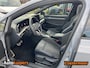 Volkswagen Golf Variant 1.5 eTSI R-line Edition | Met o.a. elektrisch inklapbare trekhaak, panoramadak en elektrische achterklep!