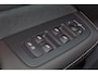 Volvo V60 T6 Plug-in hybrid AWD Plus Dark - IntelliSafe Assist & Surround - Parkeercamera achter - Verwarmde voorstoelen, stuur & achterbank - Parkeersensoren voor & achter - Elektr. bedienb. voorstoelen met geheugen - 19' LMV