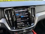 Volvo V60 T8 Plug-in hybrid AWD Ultra Dark | Trekhaak | Panoramadak | Stoel + stuurverwarming | Harman/Kardon |