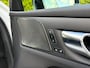 Volvo V60 T8 Plug-in hybrid AWD Ultra Dark | Trekhaak | Panoramadak | Stoel + stuurverwarming | Harman/Kardon |