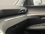 Peugeot 3008 1.2 PureTech Active Pack Camera | Afneembare Trekhaak | Climate Control | Stoelverwarming | Parkeersensoren | Carplay | Achteruitrijcamera | Apple Carplay/Android Auto|telefoonintegratie premium | Cruise control