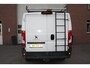 Peugeot Boxer 330 2.2 HDI L1H2 XR GARANTIE, EX BTW, Camera, Airco, Imperiaal, Trekhaak, Trap, 3Persoons.