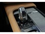 Volvo XC90 T8 Twin Engine 408Pk Aut. | Plug In Hybrid | AWD | Inscription | 7-Persoons | Panoramadak | Luchtvering | Achteruitrijcamera | 21'' | Ember Black