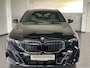 BMW 5-Serie Touring 540d xDrive M-SPORT Pro ** LED, PANORAMA, LEDER, 20-inch LMV, ICONIC GLOW, TREKH ** Ex BMW - € 26.800 onder NP ** ** INFORMEER OOK NAAR ONZE AANTREKKELIJKE FINANCIAL-LEASE TARIEVEN **