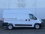 Citroën Jumper L2H2 3.5t 2.2 BlueHDi 140pk EAT8 AUTOMAAT | BPM vrij | Multimedia | NAVI | Apple Carplay | Android Auto | DAB+ radio | Achteruitrijcamera | Surround view | Parkeersensoren voor en achter | Dode hoek detectie | Adaptive cruise control | Keyless entry | Climate control | Lederen stuurwiel | Stuurwielbediening | Startstop | Elektronische handrem | Full LED koplampen | Bank voorpassagiers | Reservewiel | N404098
