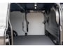 Volkswagen e-Transporter 218pk 34 L2H1 Life 64 kWh | Trekhaak | Navigatie | Laadvloer
