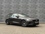 Volvo V60 T6 Plug-in hybrid AWD Plus Dark | Harman Kardon Audio | Trekhaak | Stoel- / Stuurverwarming Voor + Achter | 360 Camera | Adaptive Cruise | Long Range | Google | Carplay | Dodehoekdetectie