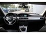 BMW 3-Serie Touring 318i Executive Clima/Cruise/Panodak/Bi-Xenon/Stoelverwarming/Navi/Bluetooth/Leder/PDC/RadioCD.AUX/18"LM/Isofix