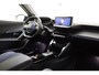 Peugeot 2008 1.2 Hybrid 136 GT Automaat | Navigatie | Climate Control | Lichtmetalen Velgen | Cruise Control Adaptief | Keyless Entry & Start | Zwart Dak | Mirror Screen