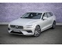 Volvo V60 2.0 T8 Twin Engine AWD Inscription | Adaptieve Cruise Control | Harman Kardon Audio | Parkeercamera | Trekhaak | Dodehoek Detectie | Stoel-/Voorruitverwarming | Nappa Lederen Bekleding + Stoelventilatie en massage |