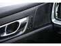 Volvo V60 2.0 T8 Twin Engine AWD Inscription | Adaptieve Cruise Control | Harman Kardon Audio | Parkeercamera | Trekhaak | Dodehoek Detectie | Stoel-/Voorruitverwarming | Nappa Lederen Bekleding + Stoelventilatie en massage |