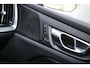 Volvo V60 2.0 T8 Twin Engine AWD Inscription | Adaptieve Cruise Control | Harman Kardon Audio | Parkeercamera | Trekhaak | Dodehoek Detectie | Stoel-/Voorruitverwarming | Nappa Lederen Bekleding + Stoelventilatie en massage |