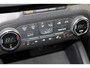 Ford Focus Wagon 1.0-125pk EcoBoost ST-Line AUTOMAAT ! Heel erg nette en goed onderhouden Ford Focus ST-Line wagon automaat. Volautm. airco dual, stoel-, stuur- en voorraamverw., camera, trekhaak, navigatie, telefoonvoorb., LM wln, cruise cntrl, skiluik etc., etc....