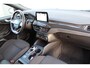 Ford Focus Wagon 1.0-125pk EcoBoost ST-Line AUTOMAAT ! Heel erg nette en goed onderhouden Ford Focus ST-Line wagon automaat. Volautm. airco dual, stoel-, stuur- en voorraamverw., camera, trekhaak, navigatie, telefoonvoorb., LM wln, cruise cntrl, skiluik etc., etc....