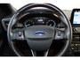 Ford Focus Wagon 1.0-125pk EcoBoost ST-Line AUTOMAAT ! Heel erg nette en goed onderhouden Ford Focus ST-Line wagon automaat. Volautm. airco dual, stoel-, stuur- en voorraamverw., camera, trekhaak, navigatie, telefoonvoorb., LM wln, cruise cntrl, skiluik etc., etc....
