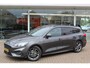Ford Focus Wagon 1.0-125pk EcoBoost ST-Line AUTOMAAT ! Heel erg nette en goed onderhouden Ford Focus ST-Line wagon automaat. Volautm. airco dual, stoel-, stuur- en voorraamverw., camera, trekhaak, navigatie, telefoonvoorb., LM wln, cruise cntrl, skiluik etc., etc....