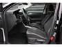 Volkswagen Polo 1.0 TSI 110PK DSG R-LINE / FULL BLACK / VERLAGINGSVEREN / APPLE CARPLAY / LED KOPLAMPEN / DIGITAL DASCH / MAXTON