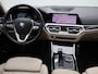 BMW 3-Serie Touring 318i Sport Line | Automaat | Apple CarPlay / Android Auto | Panoramadak | Oyster Leer | Stoelverwaming | Virtual Cockpit | Climate Control | Navigatie | Lichtmetalen Velgen |
