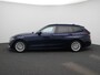 BMW 3-Serie Touring 318i Sport Line | Automaat | Apple CarPlay / Android Auto | Panoramadak | Oyster Leer | Stoelverwaming | Virtual Cockpit | Climate Control | Navigatie | Lichtmetalen Velgen |