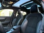 Volvo XC40 Recharge P8 AWD R-Design Trekhaak wegklapbaar | Panoramisch schuif/kanteldak | 19" LM velgen | Getinte ramen achter | Airco | Navigatie |