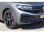 Volkswagen Touareg 3.0 TSi eHybrid 4MOTION R 340KW/462PK DSG, 60 mnd / 100.000km garantie, area view, Harman Kardon, head up, puglia leder, panoramadak, trekhaak, 22" LMV zwart, ergo lederen stoelen met elektrische verstelling en geheugen, r-line in en exterieur, camera voor en achter, side assist, navigatie pro, silicium grey MAT