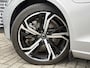 Volvo V60 2.0 T6 Plug-in hybrid AWD Plus Dark | Adaptieve Cruise Control | 360 Parkeercamera | 19" Lichtmetalen Velgen | Stoel-/Stuurverwarming | Harman Kardon Audio | Trekhaak | Sportstoelen |