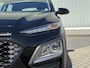 Hyundai Kona 1.0 T-GDI Comfort / Navigatie door Appel CarPlay/Android Auto / Climate Control / Cruise Control / Stoel & Stuurverwarming / Bluetooth / DAB / Achteruitrijcamera / Parkeersensoren / Lichtmetalen Velgen /
