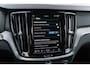 Volvo V60 2.0 T6 Plug-in hybrid AWD Plus Dark | Adaptieve Cruise Control | 360 Parkeercamera | 19" Lichtmetalen Velgen | Stoel-/Stuurverwarming | Harman Kardon Audio | Trekhaak | Sportstoelen |