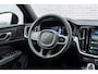 Volvo V60 2.0 T6 Plug-in hybrid AWD Plus Dark | Adaptieve Cruise Control | 360 Parkeercamera | 19" Lichtmetalen Velgen | Stoel-/Stuurverwarming | Harman Kardon Audio | Trekhaak | Sportstoelen |